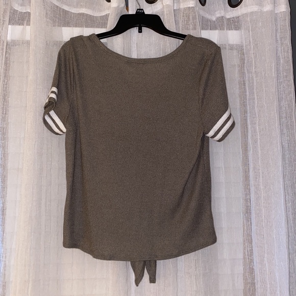 Green Top - Picture 3 of 3